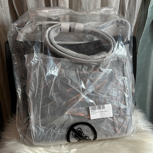 Michael Kors Jet Set Large Signature Messenger Crossbody Bag (Black Signature) - Picture 7 of 8